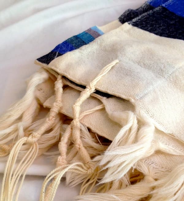 https://sephardicu.com/wp-content/uploads/2019/11/tzitzit-photo-credit-by-The-Modern-Rabbi.jpg